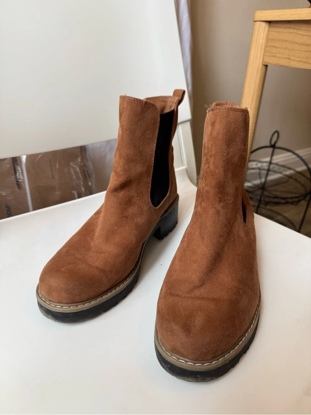 Brown Suede Chelsea Boots - Classic Women's Ankle Boot